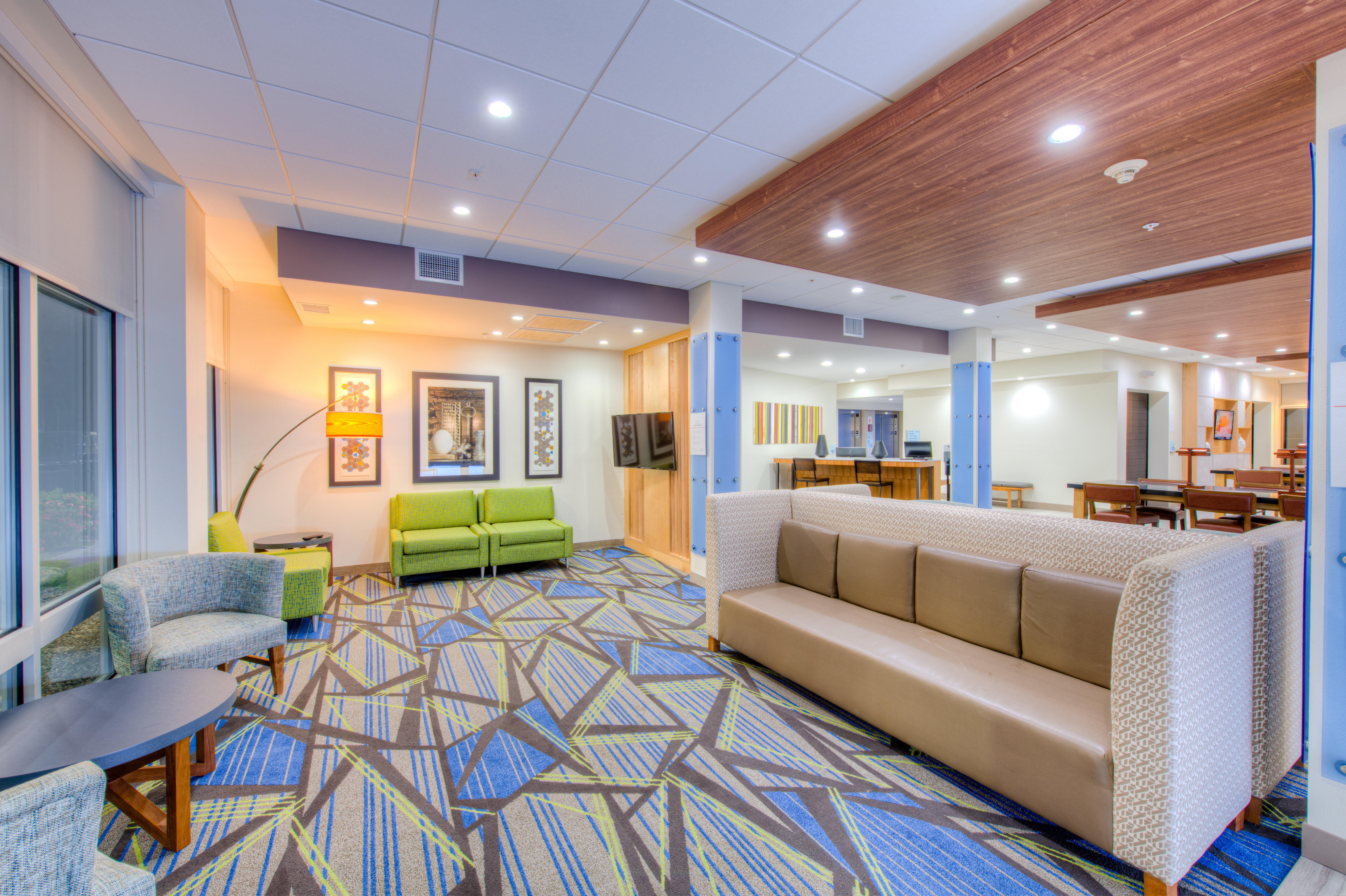 Holiday Inn Express & Suites - Remington By Ihg Exterior photo