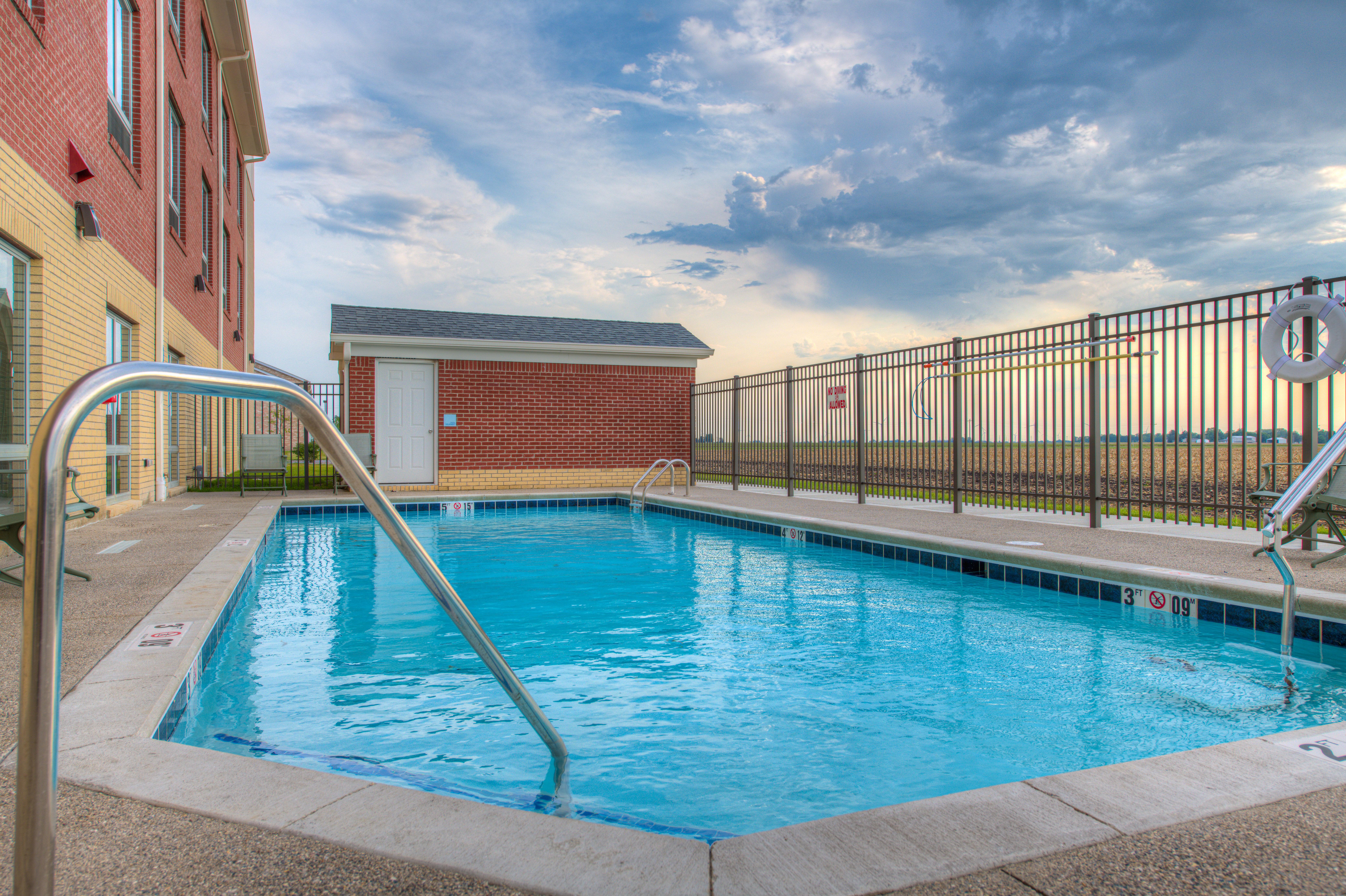 Holiday Inn Express & Suites - Remington By Ihg Exterior photo